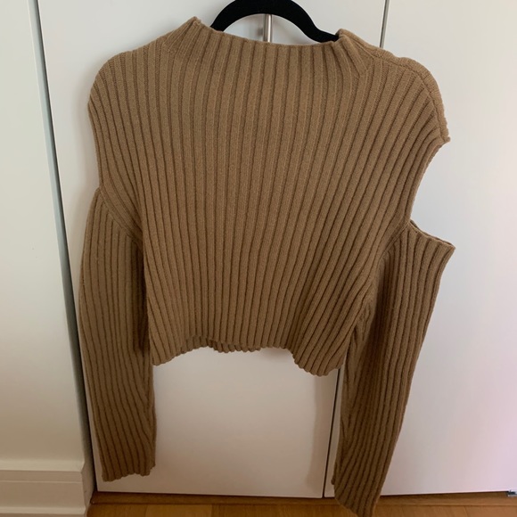Camel Sweater with cutout shoulders [STYLENANDA] - Picture 5 of 5